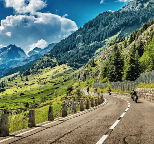 Najpiękniejsze trasy motocyklowe w Europie, które musisz przejechać