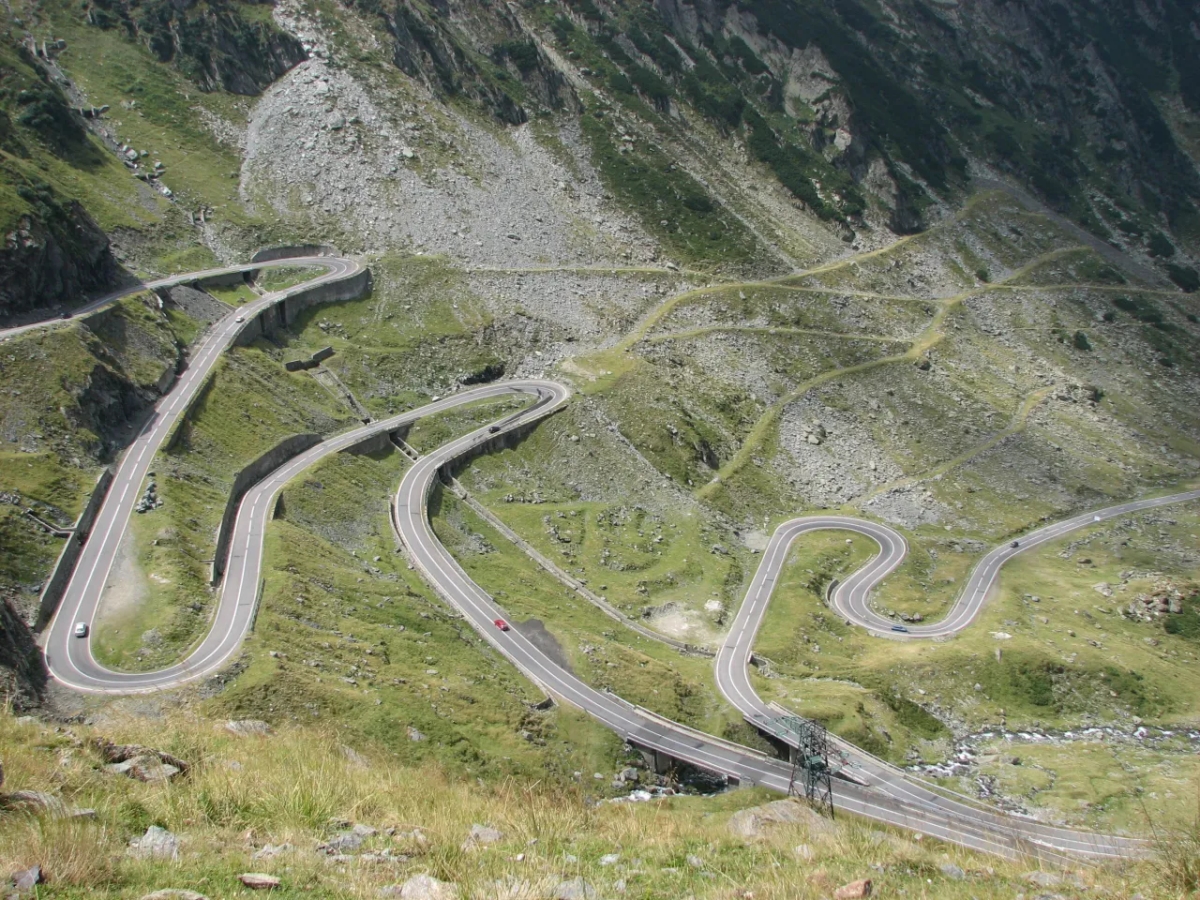 Najpiękniejsze trasy motocyklowe w Europie, które musisz przejechać